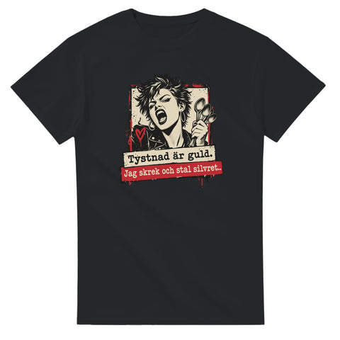 Svart t-shirt med kvinnoporträtt med skedar och texten ”Tystnad är guld. Jag skrek och stal silvret...”