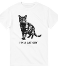 Grafisk illustration av en vaksam katt med texten I'm a cat guy