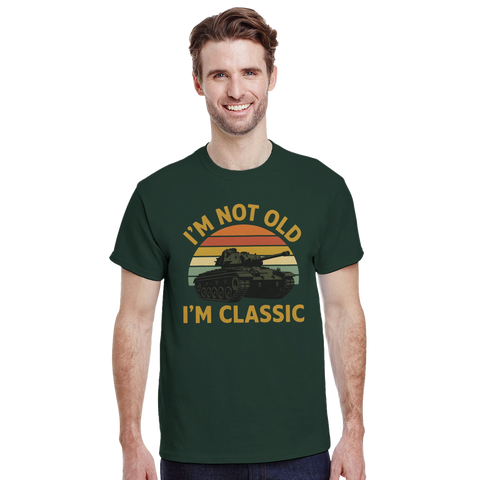 T-shirt med stridsvagn och texten I'm Not Old, I'm Classic