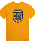 Blågult supportertryck med fotbollar och årtalet 2026 – grafisk design på gul t-shirt