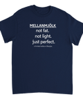 Mörkblå t-shirt med statement-tryck om balans och svensk mentalitet