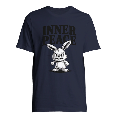Arg kanin, text "INNER PEACE", på marinblå t-shirt.