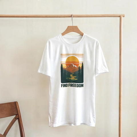 Vintage inspirerad naturillustration med texten Find Freedom på vit t-shirt