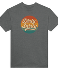 Retro "Dirty Shirty" text i orange, gul, turkos cirkel på mörkgrå t-shirt.