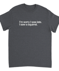 Grå T-shirt med text Sorry I was late I saw a squirrel