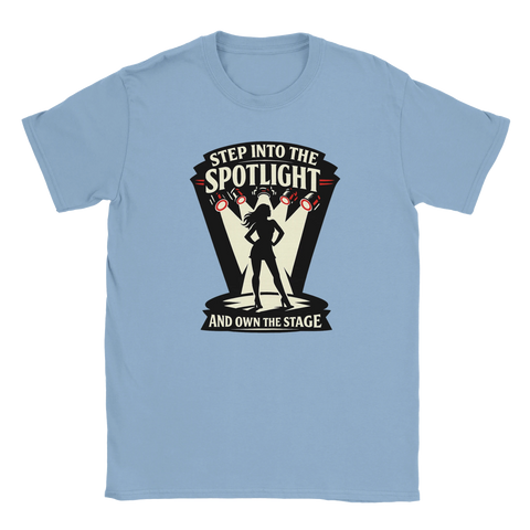 Ljusblå t-shirt med statement-design föreställande en kvinna i spotlight