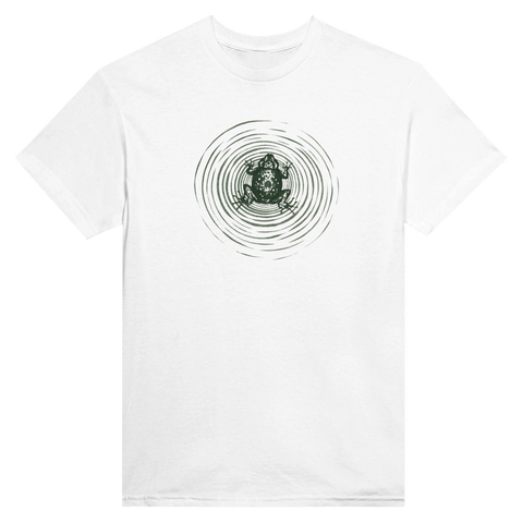 Detaljerat tryck av en liten groda i stilla vatten – grafisk t-shirt