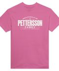Rosa t-shirt med texten Pettersson – A Family of Originals