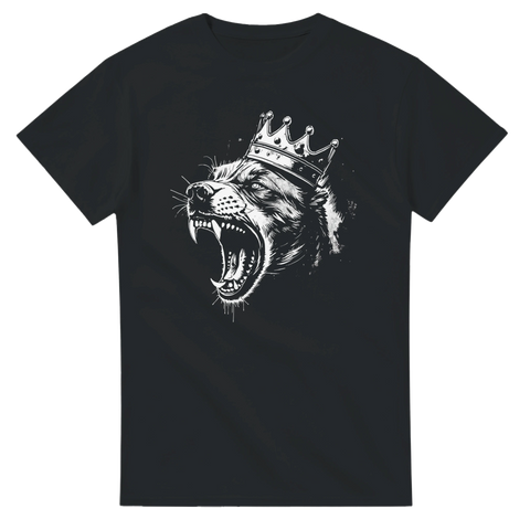 Rå illustration av en varg med kungakrona tryckt på svart t-shirt
