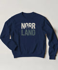 Norrland-tryck med skogssiluett på marinblå sweatshirt, vintage-stil.