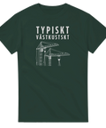 Två vita byggkranar och text "TYPISKT VÄSTKUSTSKT" på mörkgrön t-shirt.