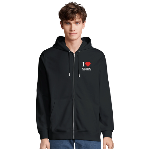 Man i svart zip hoodie med I Love Snus tryck framifrån