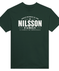 Mörkgrön t-shirt med texten Nilsson – A Family of Originals
