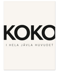 KOKO I HELA JÄVLA HUVUDET text i svart på vit poster.