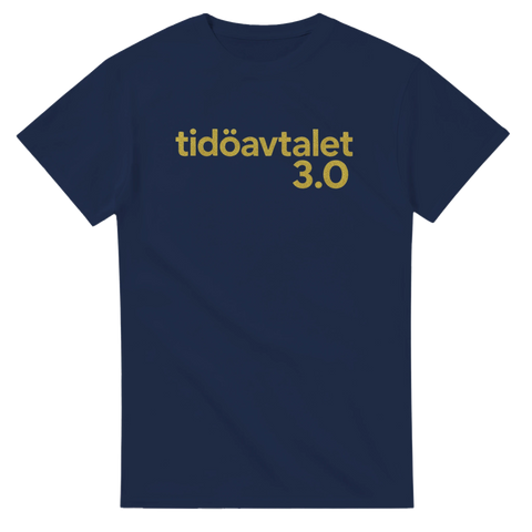 Marinblå t-shirt med aktuellt politiskt tryck i guld – satirisk stil