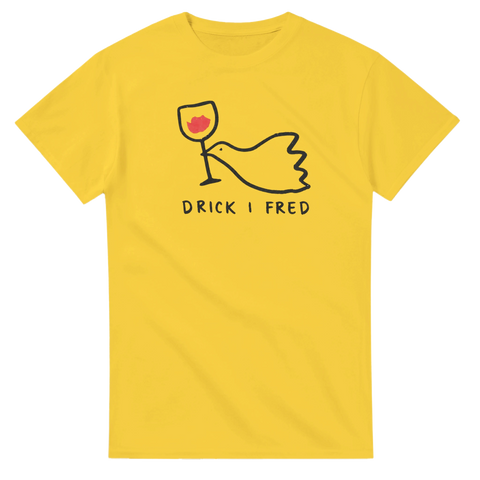 Gul t-shirt med lekfullt motiv av en fredsduva och ett rödvinsglas