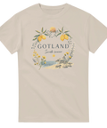 Illustration av gotländsk strand och blommor – sandfärgad t-shirt