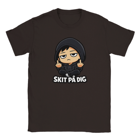 Provokativ t-shirt med satirisk illustration av en sur chibi-karaktär