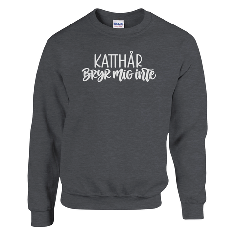 Mörkgrå sweatshirt med texten ”Katthår – bryr mig inte”.