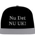 Snapback-keps med Nu Det Nuuk satirisk text – svart med grå skärm