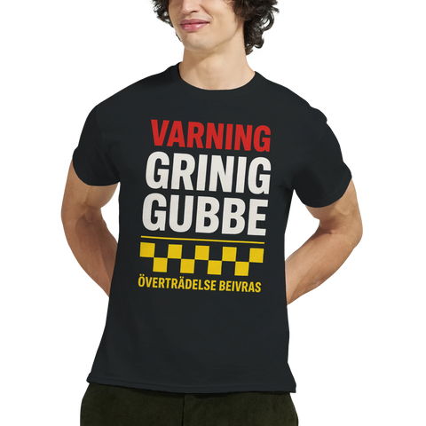 Närbild på en grafisk t-shirt med satirisk varningsskylt för män