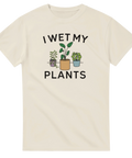 Minimalistiskt tryck med krukväxter och humoristiskt citat på en beige t-shirt