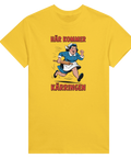 Retro illustration av springande kvinna med kavel – gul t-shirt med text