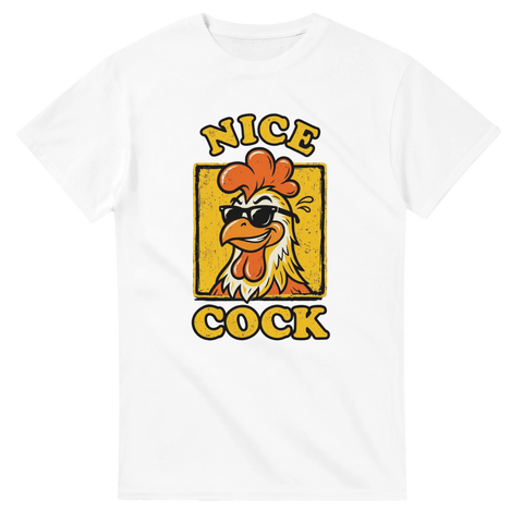 Grafisk illustration av en tupp med solglasögon på en vit t-shirt