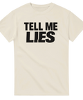 Tell me Lies" text i svart, fet stil på en gräddvit t-shirt.