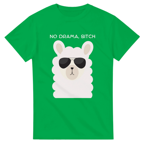 Vitt lama-huvud med svarta solglasögon och texten "NO DRAMA, BITCH" på grön t-shirt.