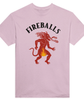 Röd eldsprutande demon med text "FIREBALLS" på ljusrosa t-shirt.