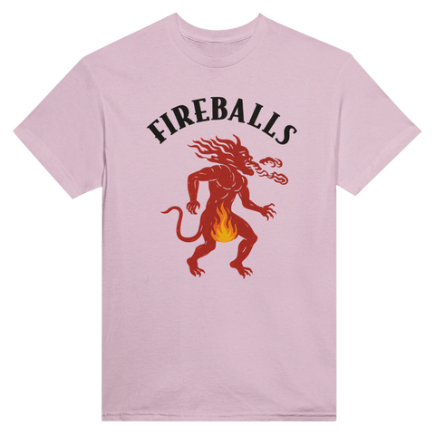Röd eldsprutande demon med text "FIREBALLS" på ljusrosa t-shirt.