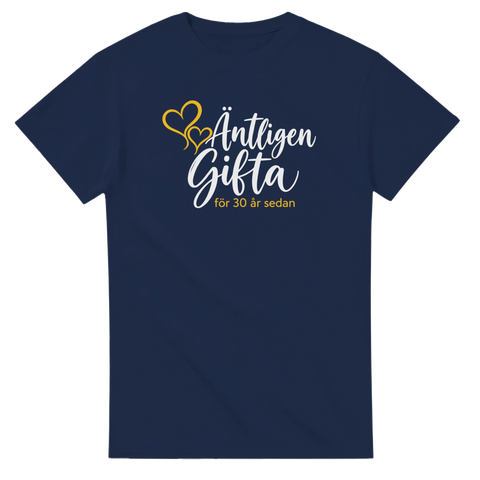 T-shirt med hjärtan och texten Äntligen gifta – för 30 år sedan