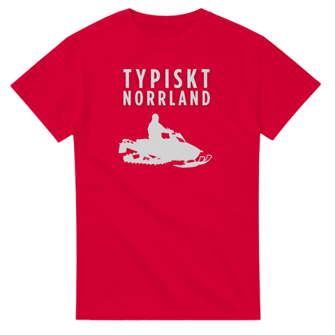 Typiskt Norrland" text och vit skoter med förare på röd t-shirt.