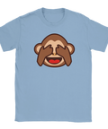 Apan som håller för ögonen emoji på ljusblå t-shirt.