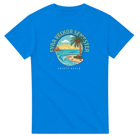 Semestermotiv med palm, solnedgång, hav och text "Fyra veckor semester" på blå t-shirt.