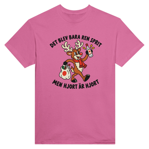 Rosa t-shirt med en hjort, flaska och texten ”Det blev bara ren sprit – men hjort är hjort”.