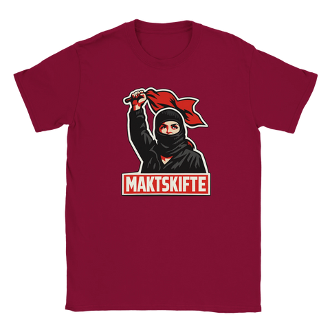 Vinröd t-shirt med grafiskt motiv föreställande en maskerad rebell och texten Maktskifte