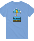 Tecknad glad paraply med regndroppar och text "ÄNTLIGEN SVENSK SOMMAR" på ljusblå t-shirt.