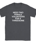 T-shirt med provokativ textdesign på mörkgrå bakgrund