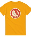 Rund logga med profil av person med långt hår, text "CAUCASIANS" på gul t-shirt.