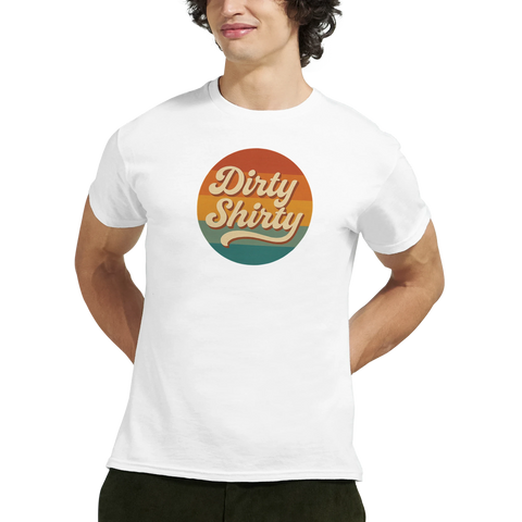 Retro "Dirty Shirty"-logga med orange, gula och gröna ränder på vit t-shirt.