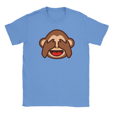 Apan som håller för ögonen emoji på ljusblå t-shirt.
