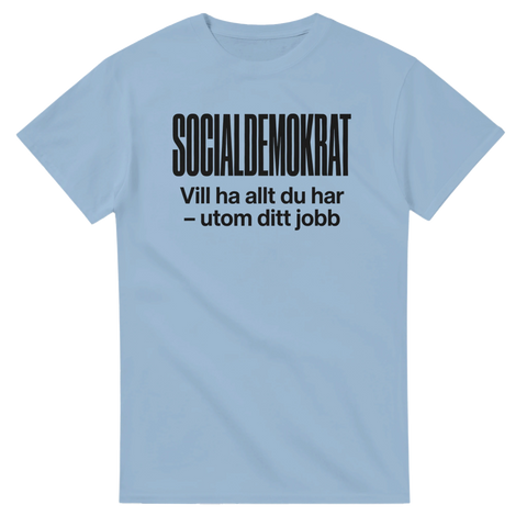 Ljusblå t-shirt med citatet Socialdemokrat vill ha allt du har
