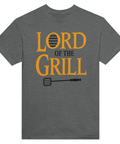 Lord of the Grill" text i orange med grillspade på mörkgrå t-shirt, humoristisk.