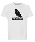 Svart korp på skylt "Adapt or disappear" på vit ekologisk T-shirt.