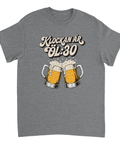 Grafiskt tryck med ölglas i retrostil och ordvits om tid – humoristisk t-shirt