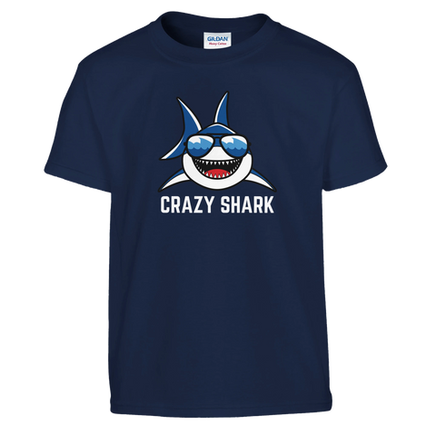 Tecknad haj med solglasögon och text "CRAZY SHARK" på marinblå barntröja.