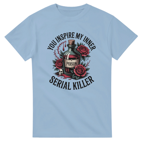 Mörk humor och vintage illustration av poison-flaska med törnen – ljusblå t-shirt