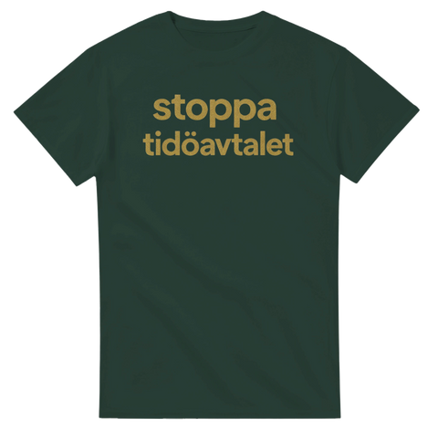 Stoppa Tidöavtalet textbaserat motiv i guld på mörkgrön t-shirt